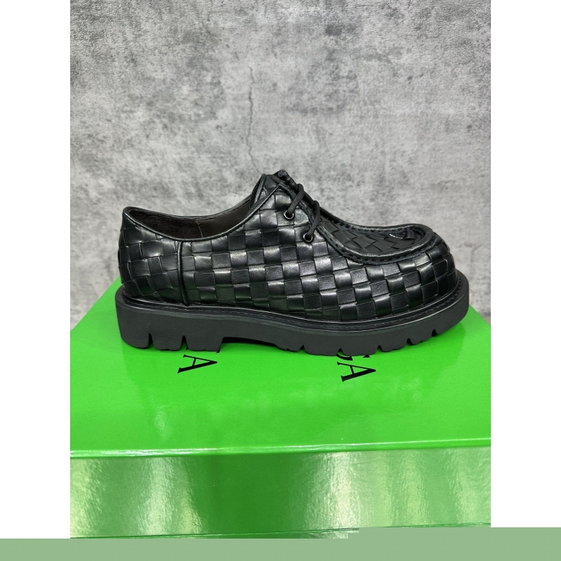 bo*te*ga Ve*ne*ta leather shoes